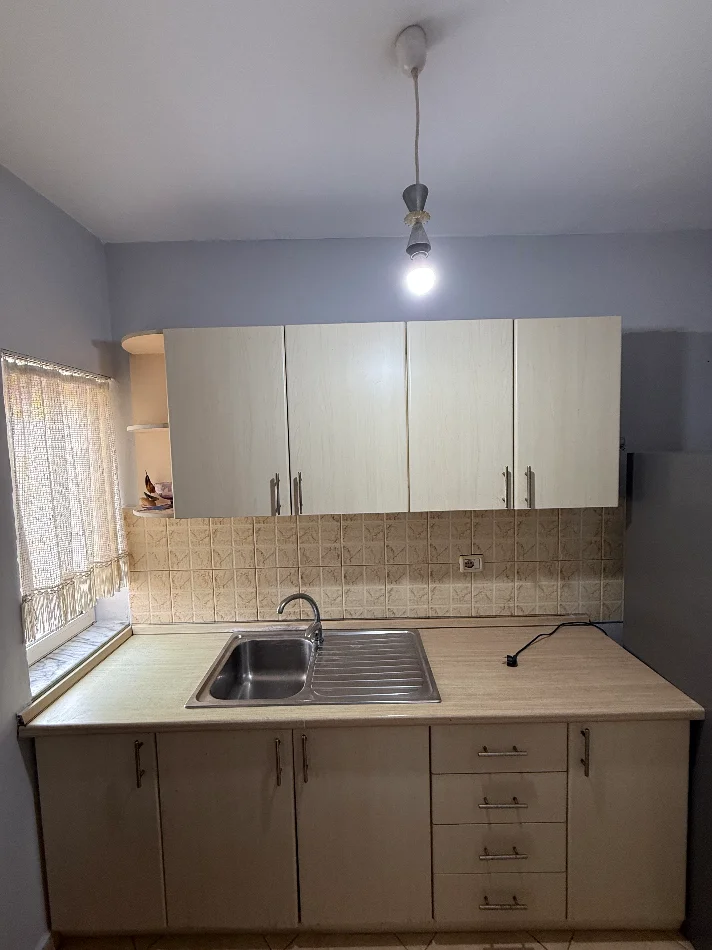 Tirane, jepet me qera apartament 2+1 Kati 5, 80 m² 450 € 