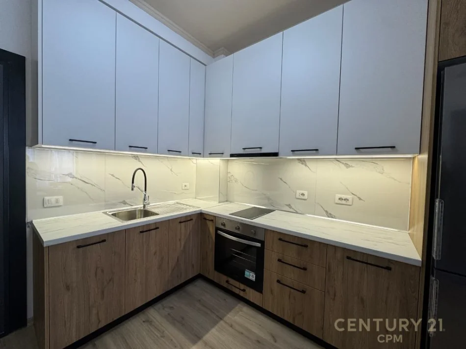 Tirane, jepet me qera apartament 1+1 Kati 7, 55 m² 500 € (5 Maji)