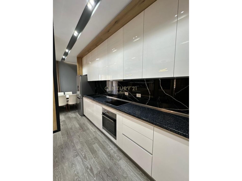 Tirane, jepet me qera apartament+verande | Penthouse 3+1+Aneks+Ballkon Kati 6, 140 m² 1.400 € 