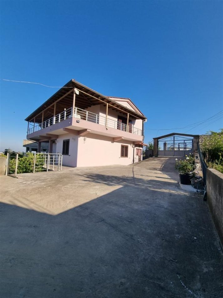 Kurbin, shitet nga Pronari, pa-komision Vile 2 Katshe , 270 m² 160.000 € (Lagje Nr 2 shpia private, Lac)