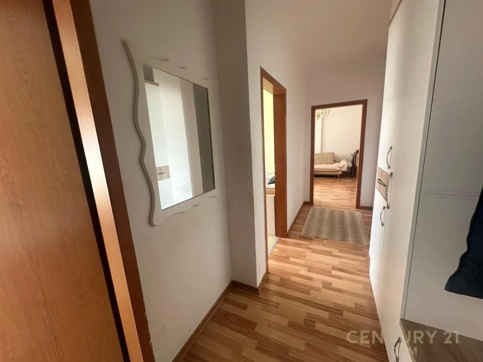 Tirane, jepet me qera 2+1 Kati 8, 109 m² 500 € 