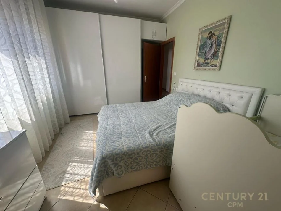 Tirane, jepet me qera 2+1 Kati 8, 109 m² 500 € 