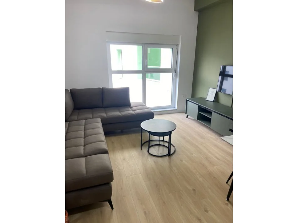 Tirane, jepet me qera apartament 1+1 Kati 6, 60 m² 500 € (Kadiu)