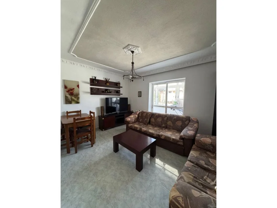 Tirane, jepet me qera apartament 3+1 Kati 3, 100 m² 600 € 