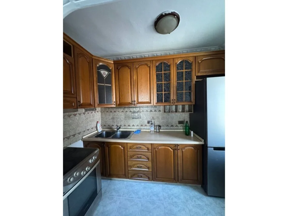 Tirane, jepet me qera apartament 3+1 Kati 3, 100 m² 600 € 