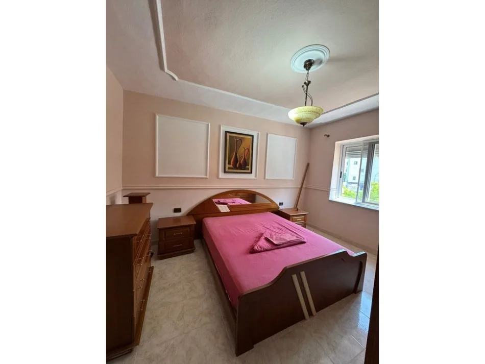 Tirane, jepet me qera apartament 3+1 Kati 3, 100 m² 600 € 