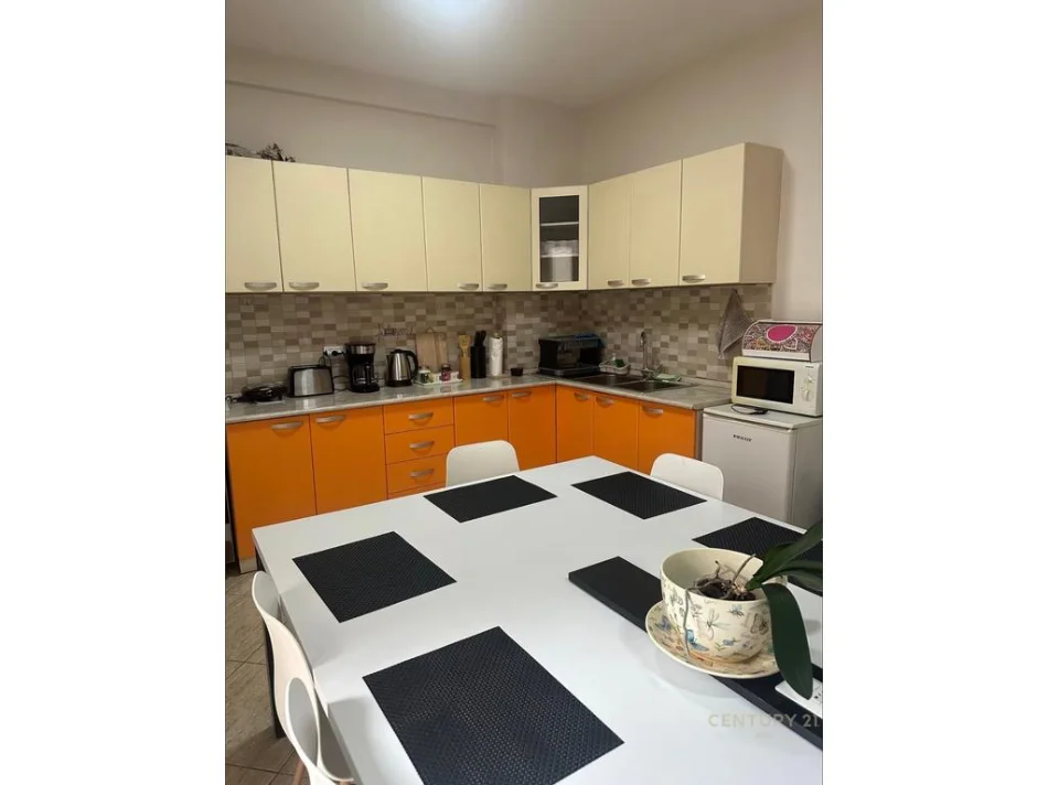 Tirane, jepet me qera apartament 1+1 Kati 6, 70 m² (Barrikada)