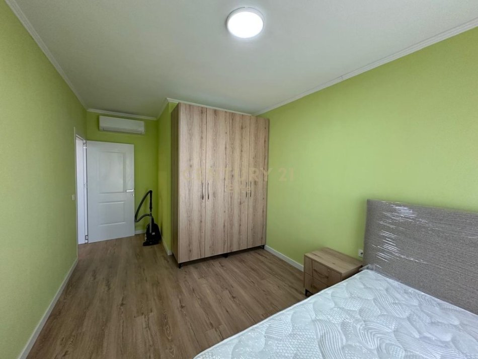 Tirane, jepet me qera apartament 2+1+Aneks+Ballkon Kati 5, 97 m² 800 € (Shkolla e Kuqe)