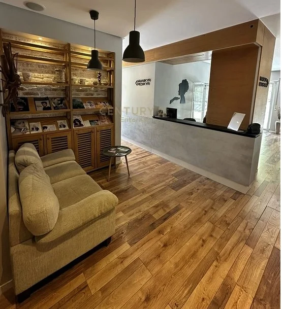 Tirane, jepet me qera ambjent biznesi Kati 2, 100 m² 1.500 € 