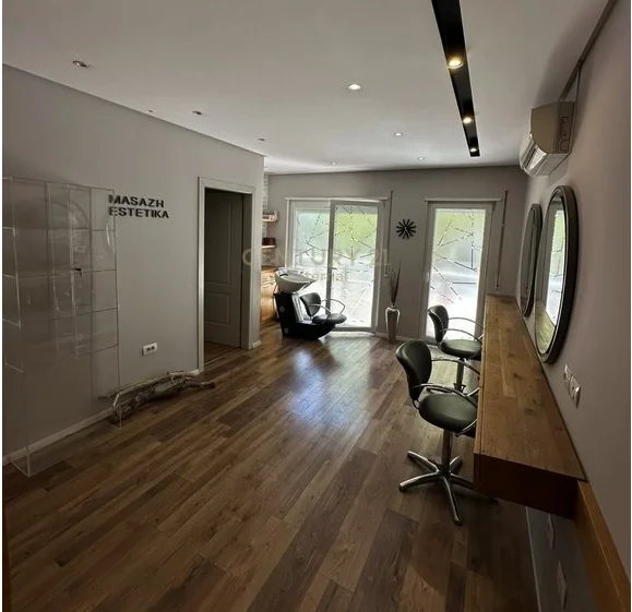 Tirane, jepet me qera ambjent biznesi Kati 2, 100 m² 1.500 € 