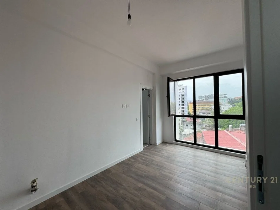 Tirane, jepet me qera apartament 2+1 Kati 2, 117 m² 600 € (Kompleksi Arlis, Rruga e Dibres)