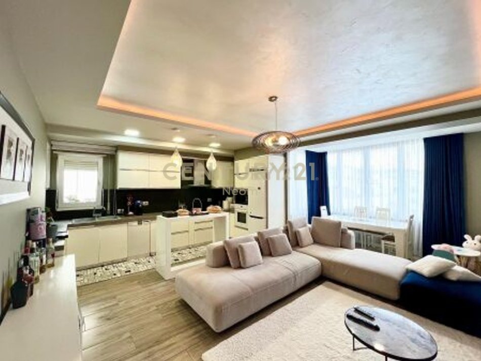 Tirane, jepet me qera apartament 2+1+Aneks+Ballkon Kati 4, 94 m² 1.100 € 