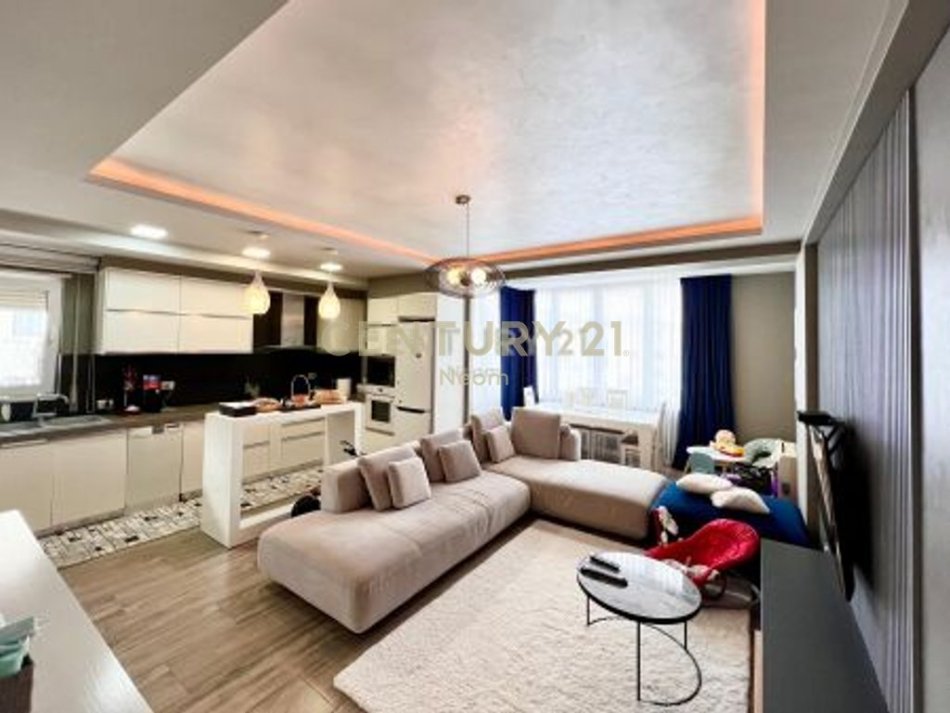 Tirane, jepet me qera apartament 2+1+Aneks+Ballkon Kati 4, 94 m² 1.100 € 