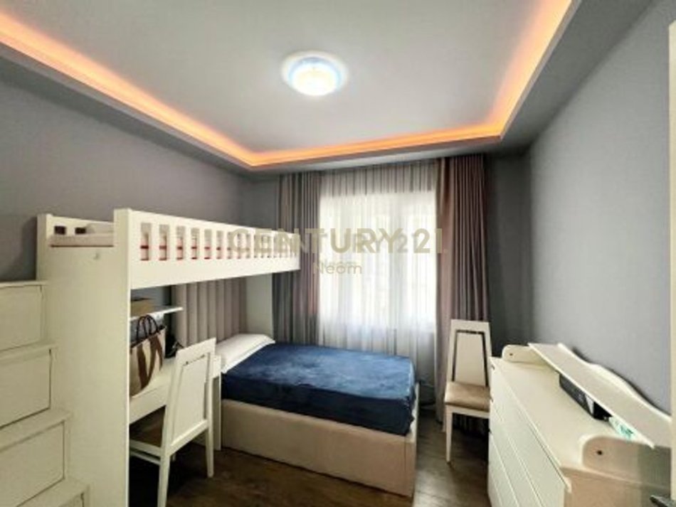 Tirane, jepet me qera apartament 2+1+Aneks+Ballkon Kati 4, 94 m² 1.100 € 