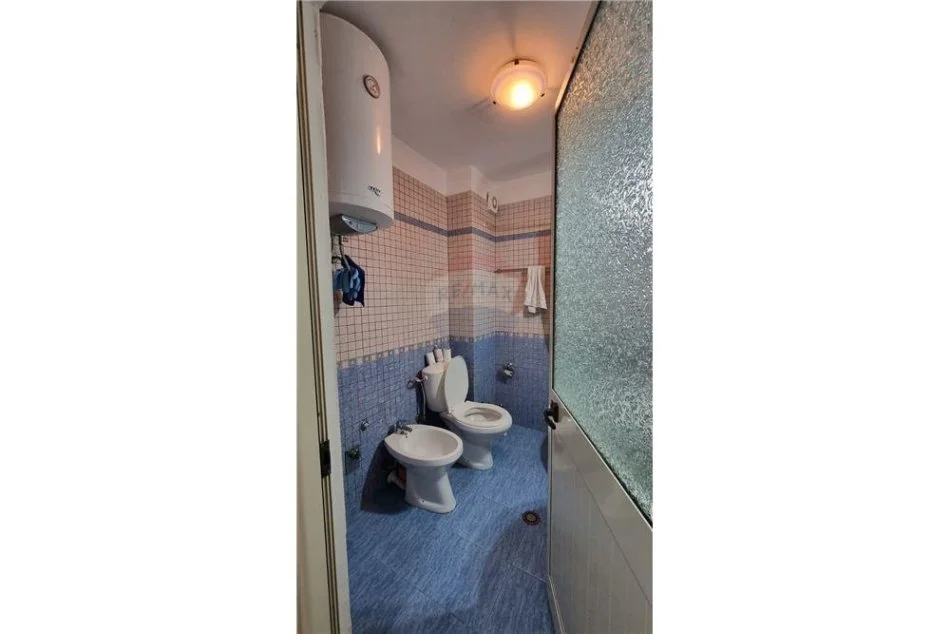 Tirane, jepet me qera 1+1 , 48 m² 550 € (Petro Korcari-Komuna Parisit)