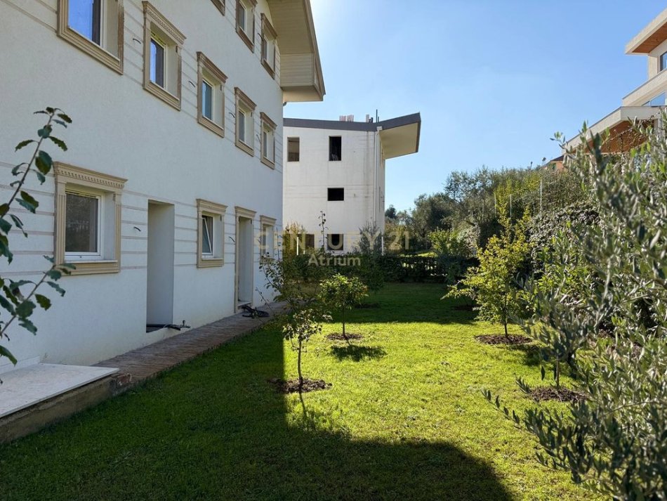 Tirane, shitet Vile 2 Katshe Kati 2, 420 m² 850.000 € (Kompleksi Barkea , Farke)