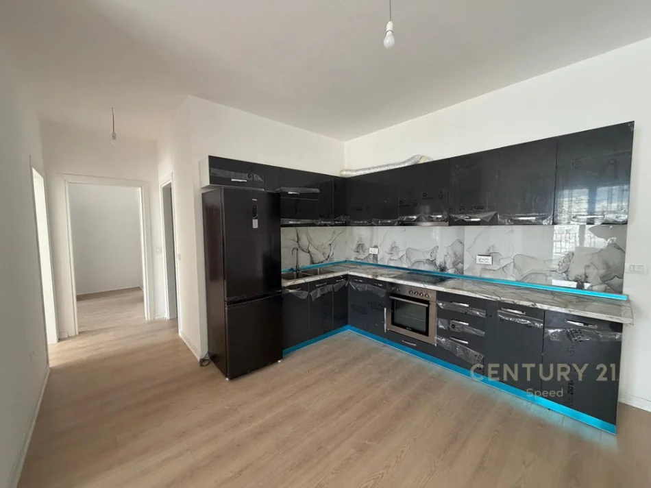 Tirane, jepet me qera apartament 2+1 Kati 4, 105 m² 530 € (5 Maji)