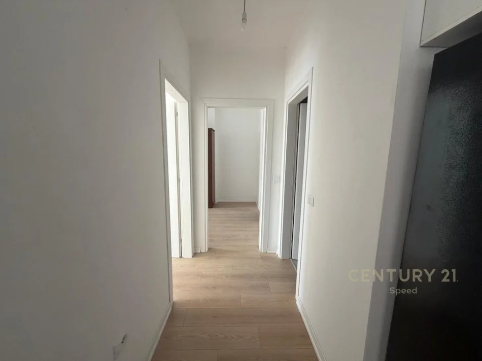 Tirane, jepet me qera apartament 2+1 Kati 4, 105 m² 530 € (5 Maji)