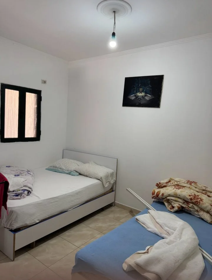 Tirane, jap me qera garsonier 1+1 Kati 2, 50 m² 300 € (rr. Lord Bajron, spitali i Traumes okazion!)