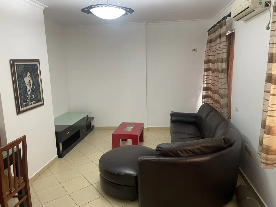 Tirane, jepet me qera apartament 2+1 Kati 5, 114 m² 500 € 