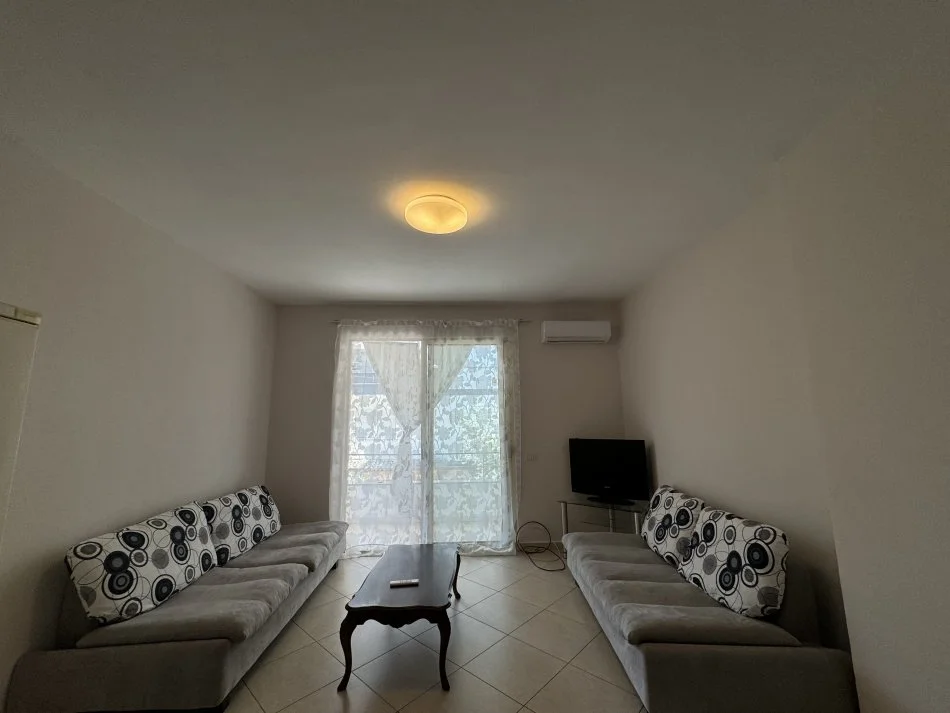 Tirane, jepet me qera apartament 1+1 Kati 1, 60 m² 450 € (Bilal Sina)
