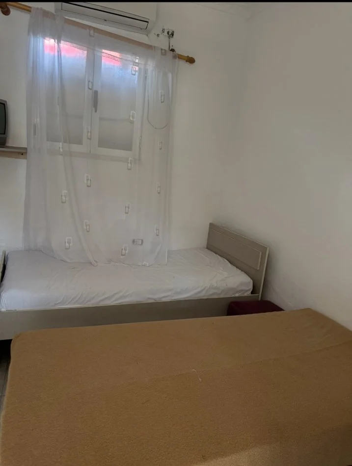 Tirane, jap me qera apartament 2+1 Kati 1, 88 m² 350 € (rr. Lord bajron, spitali i traumes)