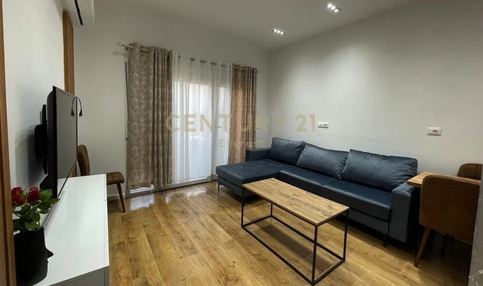 Tirane, jap me qera apartament duplex 2+1+Ballkon Kati 13, 90 m² 800 € (Medar Shtylla)