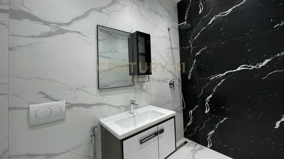 Tirane, jap me qera apartament duplex 2+1+Ballkon Kati 13, 90 m² 800 € (Medar Shtylla)