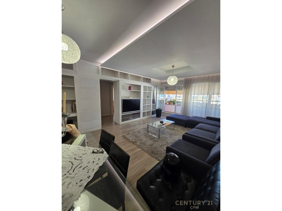 Tirane, jepet me qera apartament 2+1+Aneks+Ballkon Kati 6, 141 m² 1.200 € (Rruga Tefta Tashko-Koco)