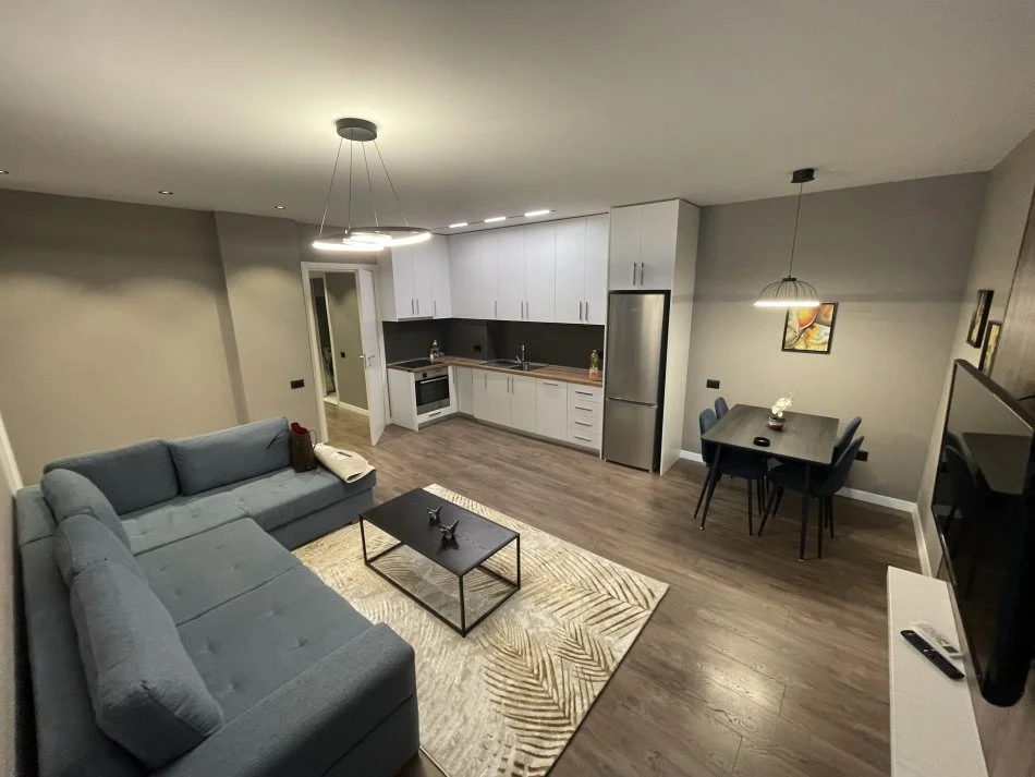 Tirane, jepet me qera apartament 1+1+Aneks+Ballkon Kati 8, 61 m² 600 € (Rruga Kavajes , Perball Delijorgjit)