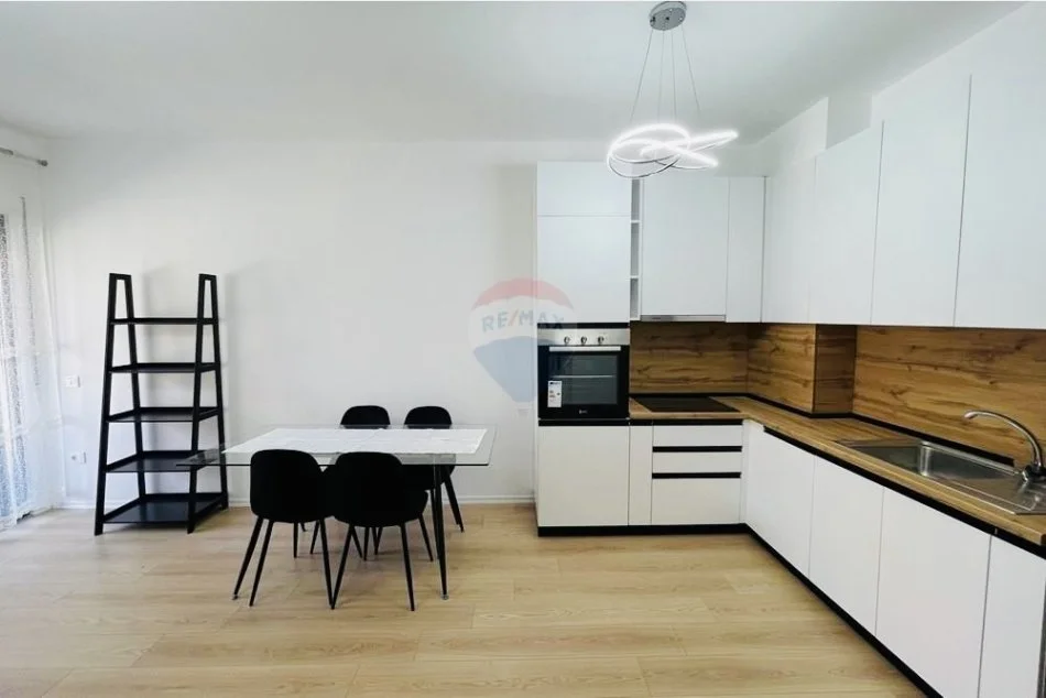 Tirane, jepet me qera apartament 1+1+Ballkon , 500 € 