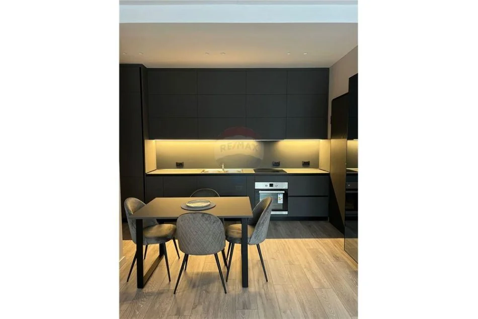 Tirane, jepet me qera apartament 1+1+Ballkon Kati 3, 65 m² 800 € (21 dhjetori)