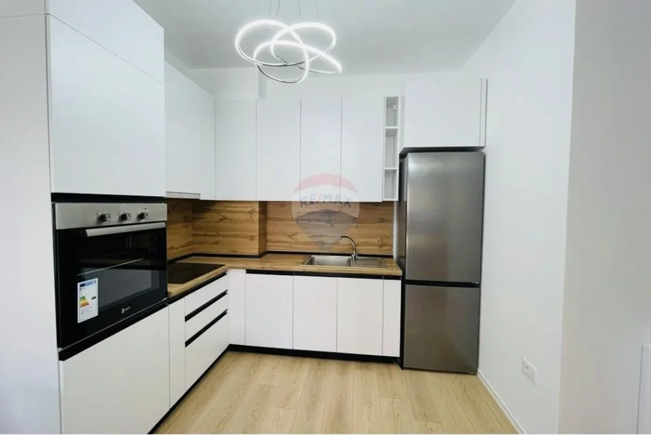 Tirane, jepet me qera apartament 1+1+Ballkon , 500 € 