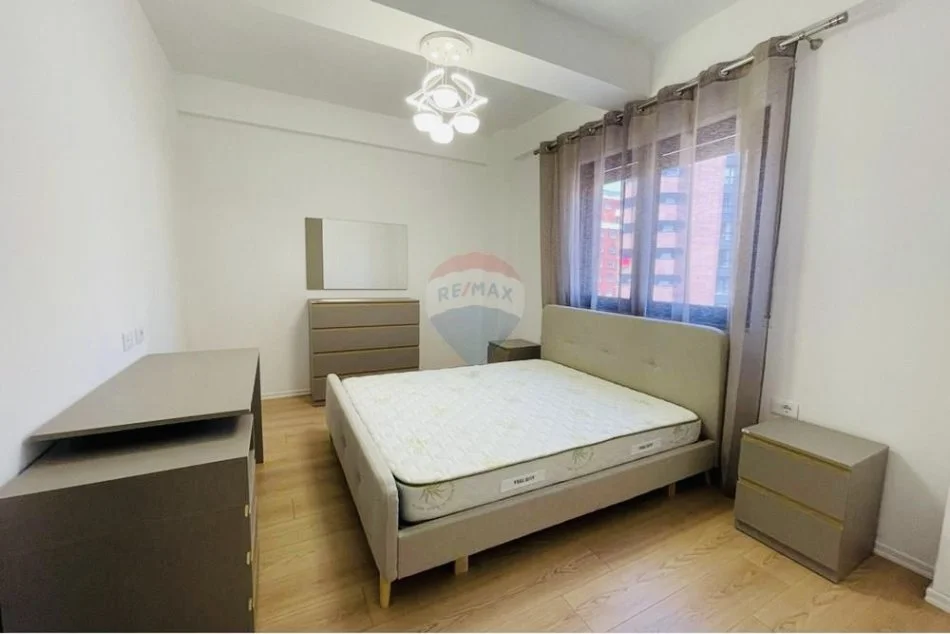 Tirane, jepet me qera apartament 1+1+Ballkon , 500 € 