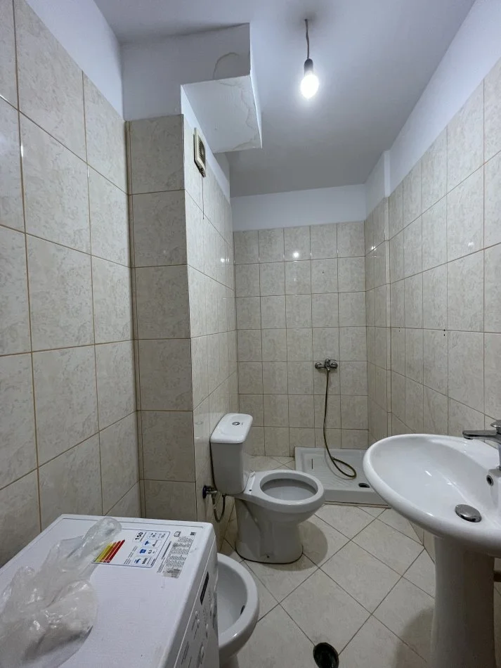 Tirane, jepet me qera apartament 2+1+Ballkon Kati 6, 110 m² 450 € (Yzberisht)