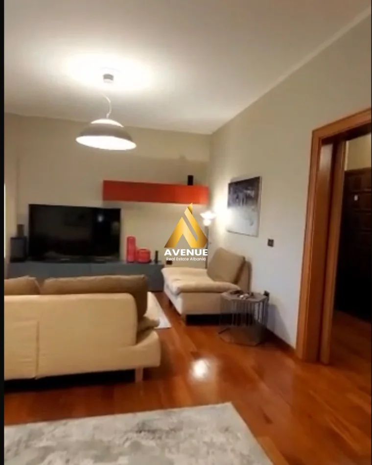 Tirane, jepet me qera apartament 3+1 Kati 4, 164 m² 1.500 € (Rruga Kosovarve)