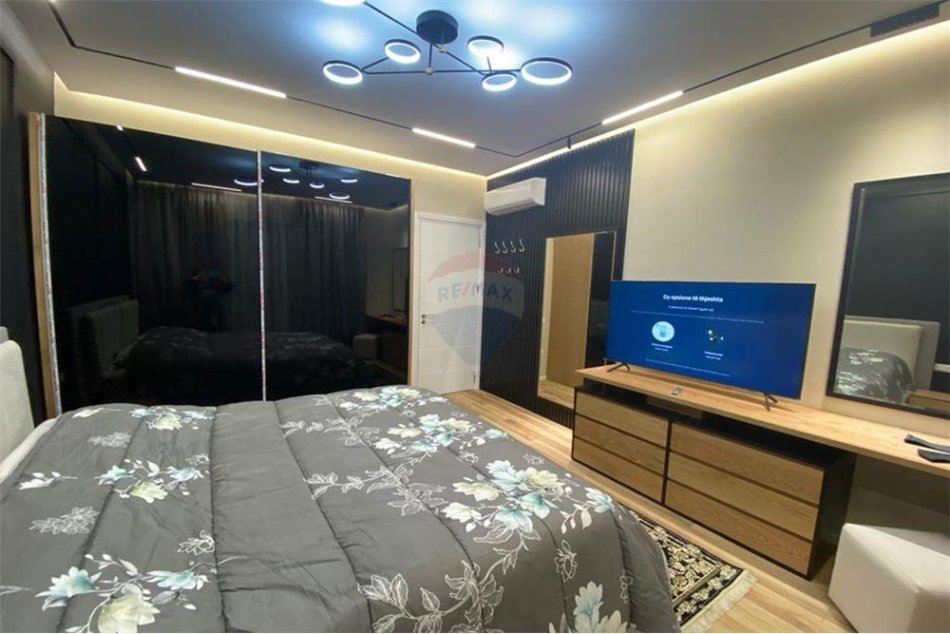 Tirane, jepet me qera apartament 1+1 , 75 m² 800 € (Rruga e Kavajes)