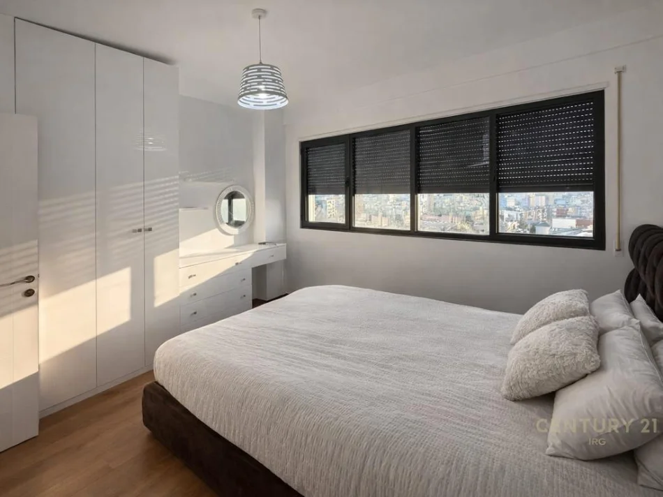 Tirane, jepet me qera apartament 1+1 Kati 8, 109 m² 700 € (Profarma)