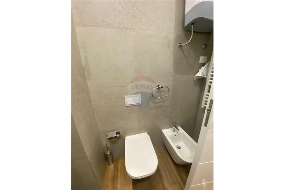 Tirane, jepet me qera apartament 1+1 , 75 m² 800 € (Rruga e Kavajes)