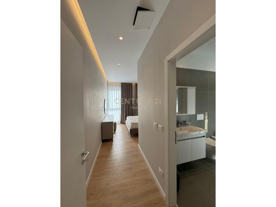 Tirane, jepet me qera apartament 3+1+Aneks+Ballkon Kati 1, 155 m² 2.000 € (Green Valley)