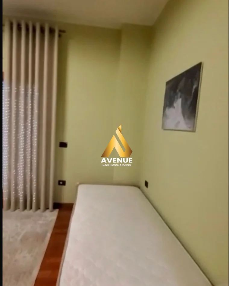Tirane, jepet me qera apartament 3+1 Kati 4, 164 m² 1.500 € (Rruga Kosovarve)