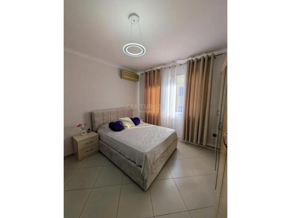 Tirane, jepet me qera apartament 1+1 Kati 4, 30 m² 450 € (21Dhjetori)