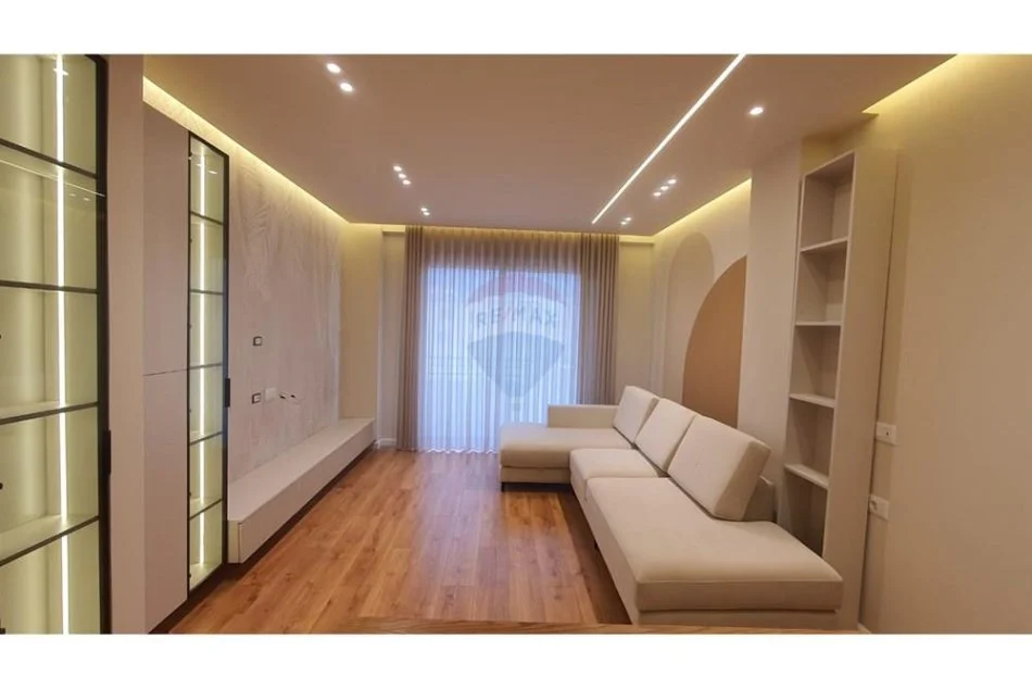 Tirane, jepet me qera apartament 1+1 Kati 4, 75 m² 700 € (Pazari i ri)
