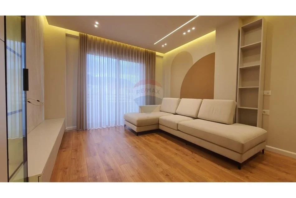 Tirane, jepet me qera apartament 1+1 Kati 4, 75 m² 700 € (Pazari i ri)