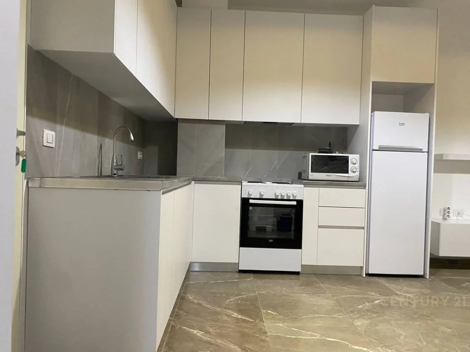 Tirane, jepet me qera apartament 1+1 Kati 4, 63 m² 400 € (Casa Italia)