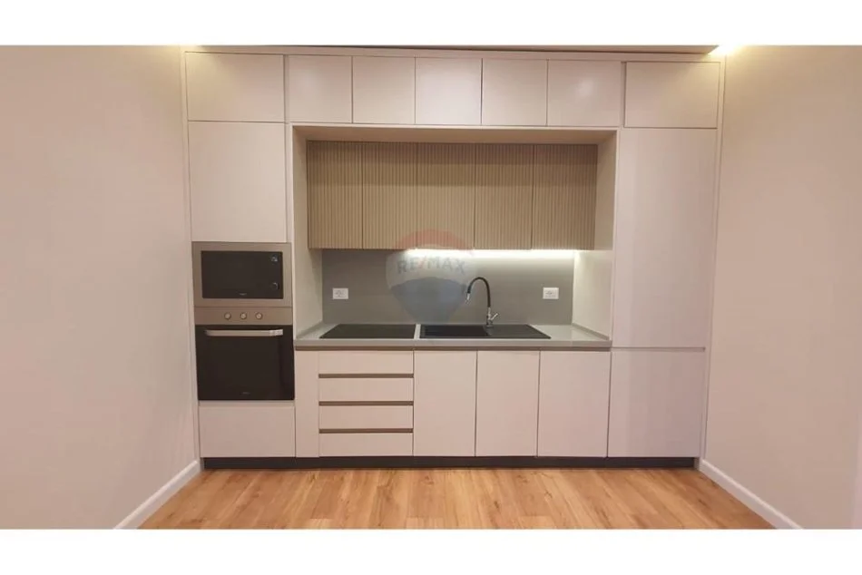 Tirane, jepet me qera apartament 1+1 Kati 4, 75 m² 700 € (Pazari i ri)