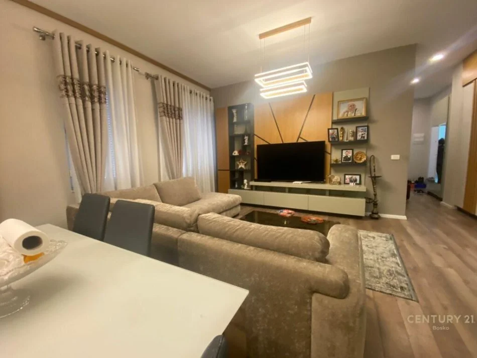 Tirane, shitet apartament 2+1 , 117 m² 207.000 € 