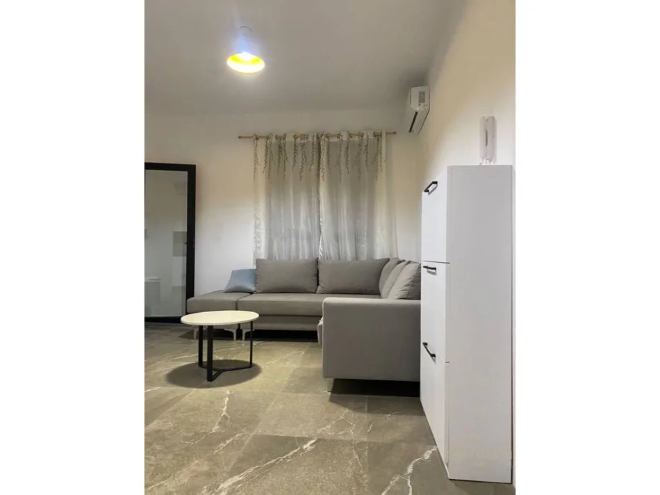 Tirane, jepet me qera apartament 1+1 Kati 4, 63 m² 400 € (Casa Italia)