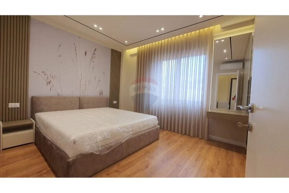 Tirane, jepet me qera apartament 1+1 Kati 4, 75 m² 700 € (Pazari i ri)