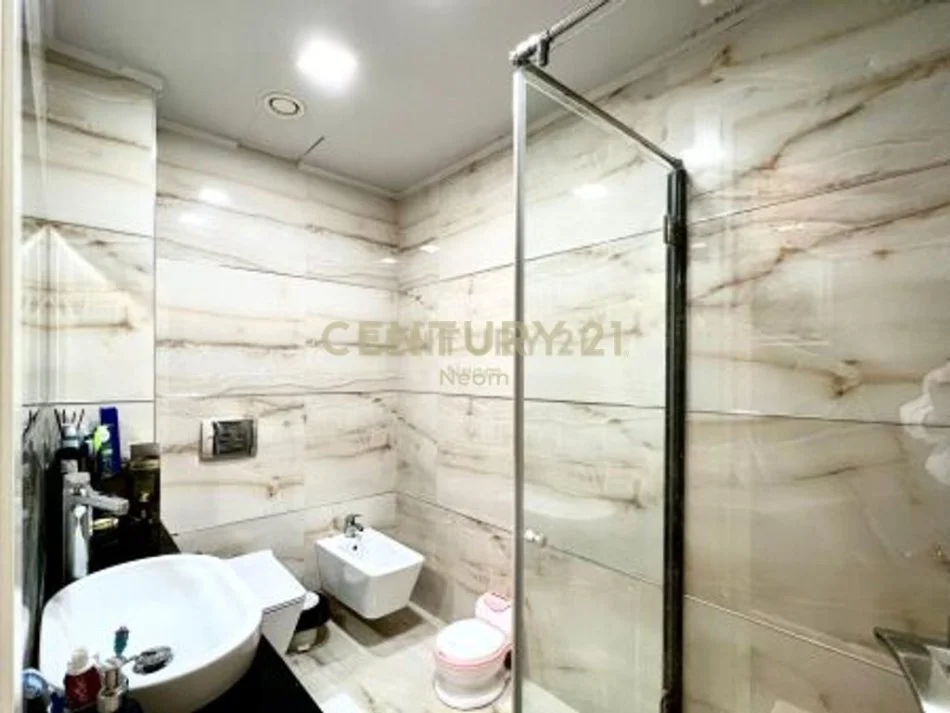 Tirane, jepet me qera apartament 2+1 Kati 4, 99 m² 1.100 € (Liqeni thate)